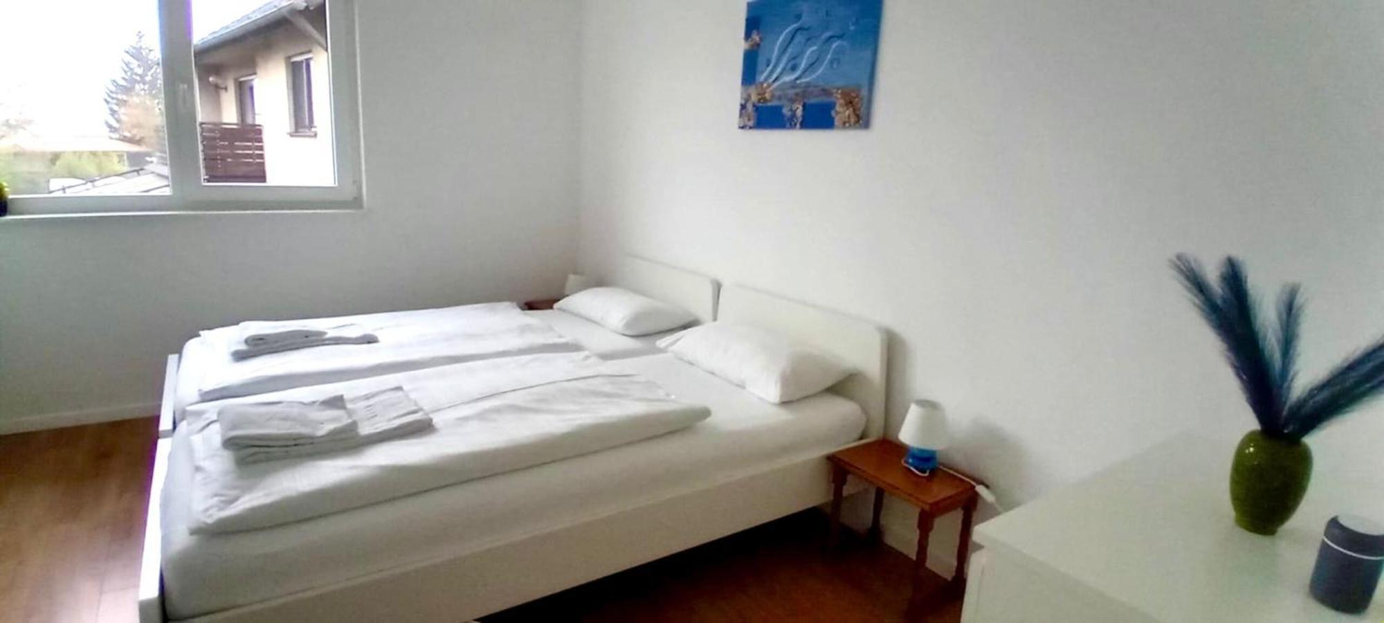 Neubau Appartement Mit Terasse, Privater Eingang,Parkplatz,Kueche Fuerth Exterior photo